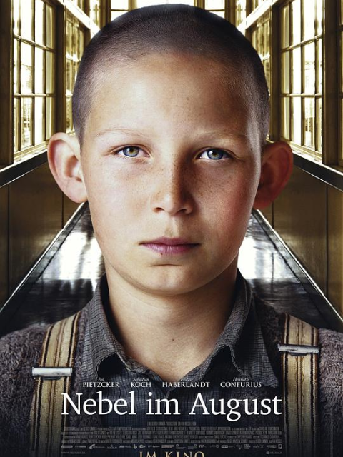 八月的雾封面图