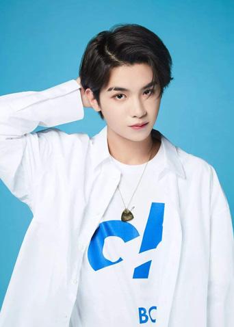 黄明昊个站封面图