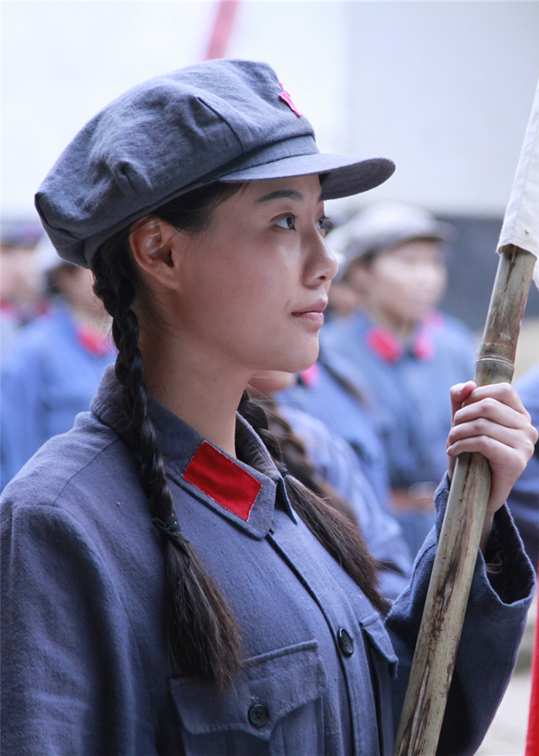 巴山女红军封面图