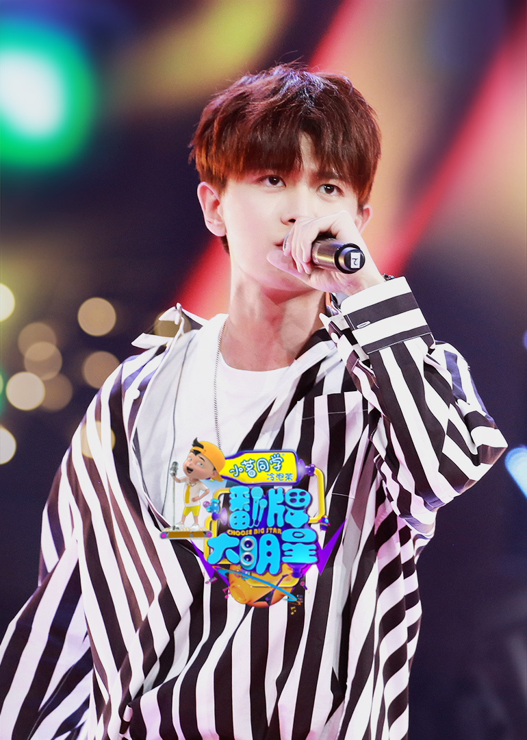 翻牌大明星 第8期封面图